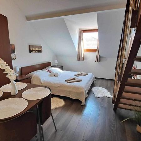 Viktoria Apartman Gyula Esterno foto