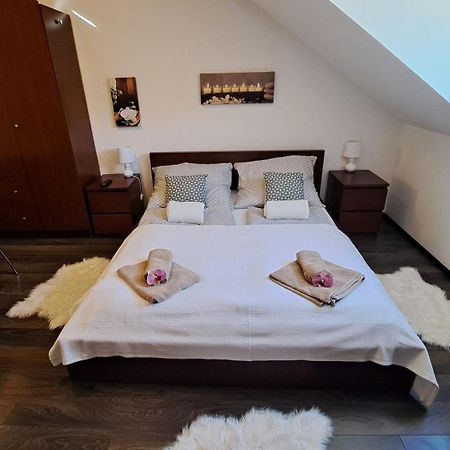 Viktoria Apartman Gyula Esterno foto
